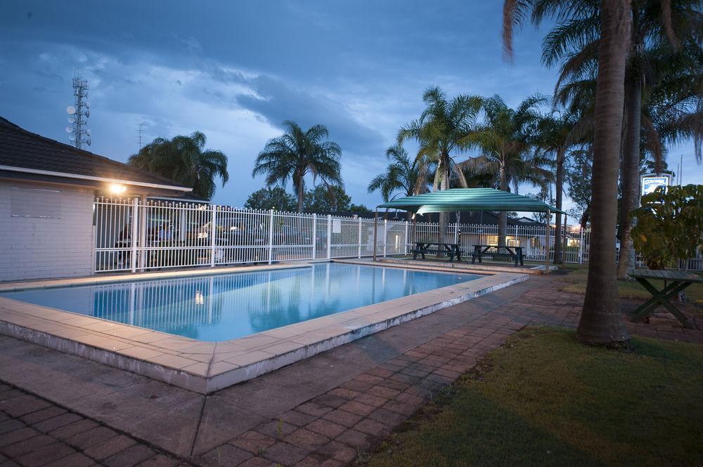 ריימונד טראס Colonial Terrace Motor Inn מראה חיצוני תמונה