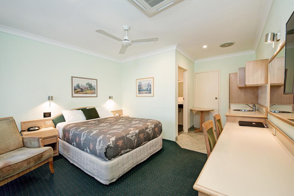 ריימונד טראס Colonial Terrace Motor Inn מראה חיצוני תמונה