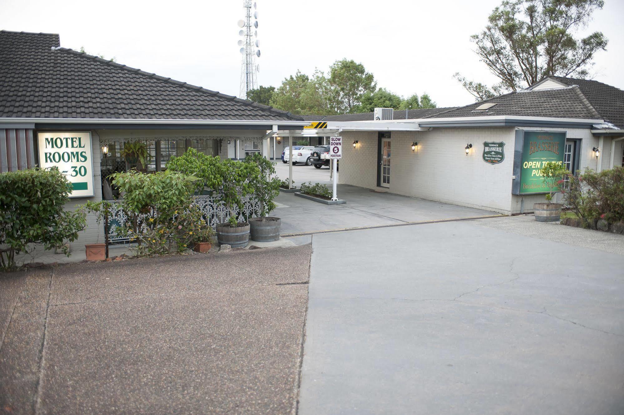 ריימונד טראס Colonial Terrace Motor Inn מראה חיצוני תמונה