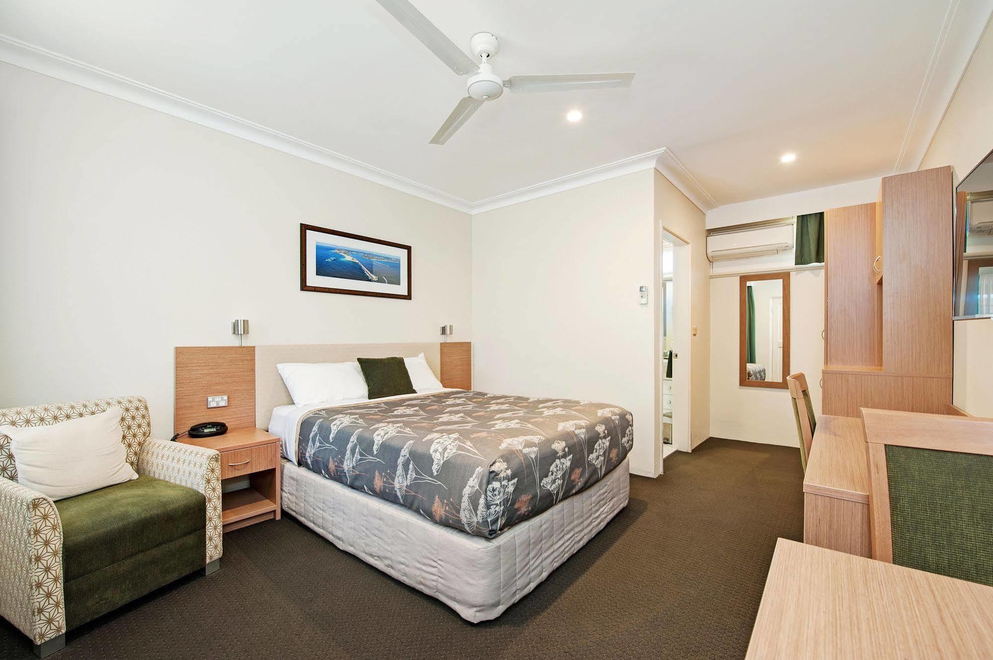 ריימונד טראס Colonial Terrace Motor Inn מראה חיצוני תמונה