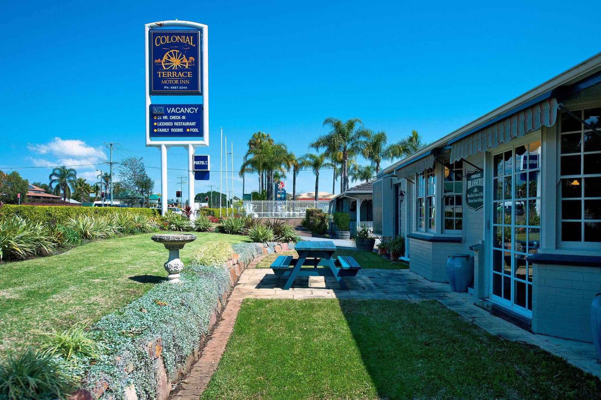 ריימונד טראס Colonial Terrace Motor Inn מראה חיצוני תמונה